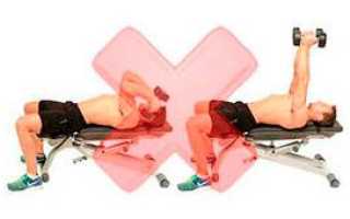 Тренеруем трицепсы: разгибание руки с гантелью из-за головы