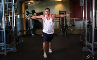 Сведение рук в кроссовере — отличное изолирующее упражнение для груди