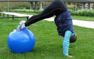 Фитбол: как выбрать большой мяч для фитнеса
